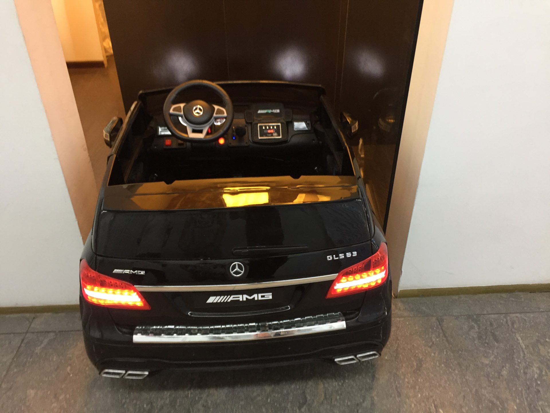Ремонт детского электромобиля Mercedes-Benz AMG